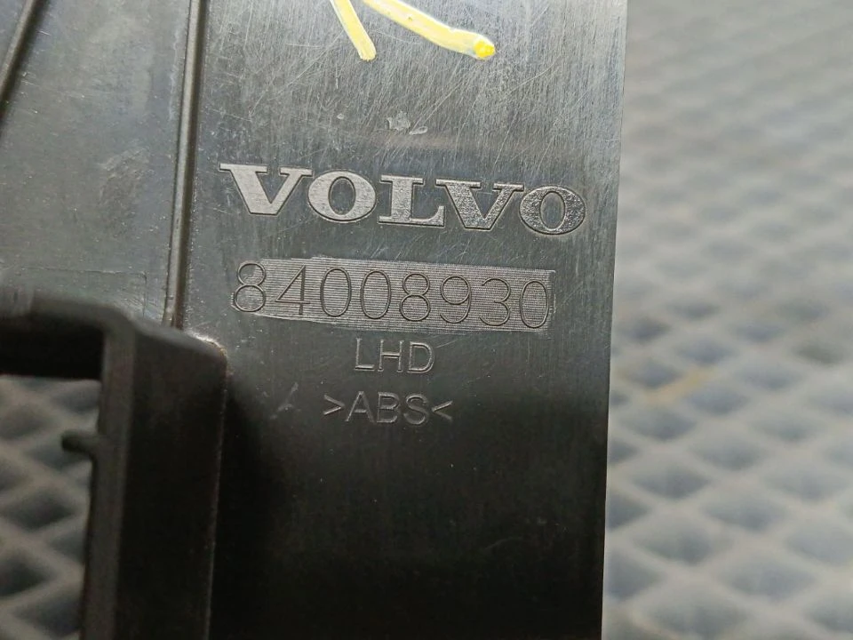 Накладка на торпедо б/у для Volvo FH 4 - 2