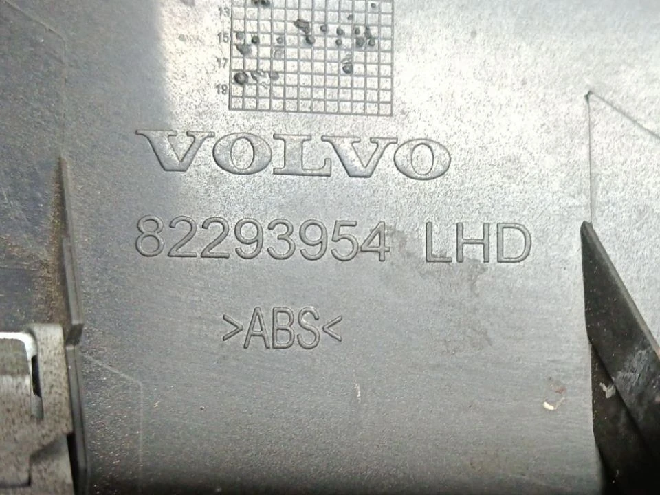 Накладка торпедо б/у для Volvo FH 4 - 2