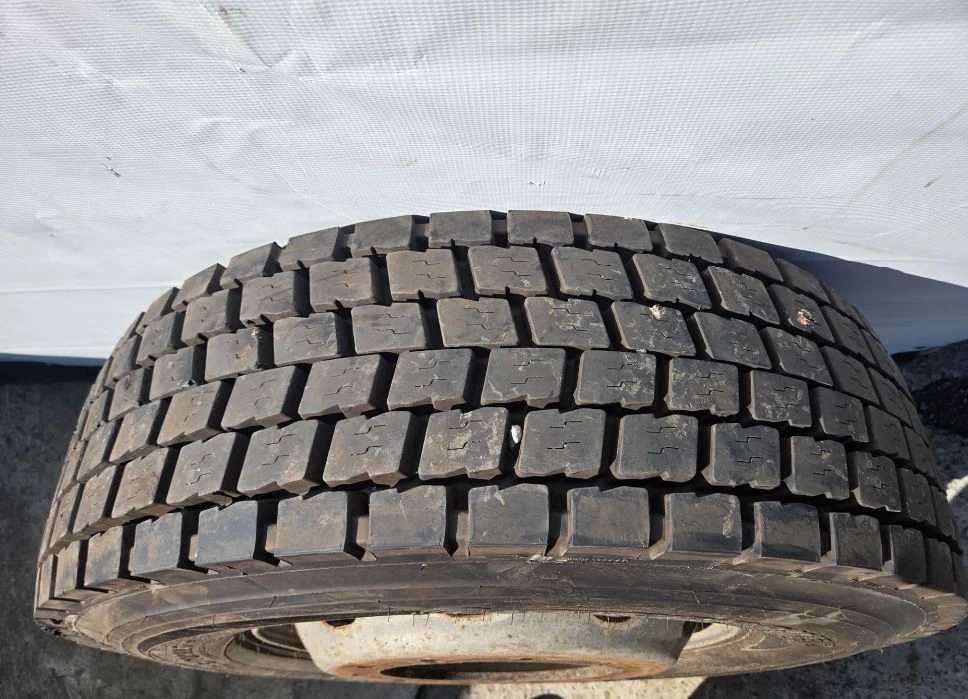 Шина 315/70  R22,5 (ведущая) б/у - 1