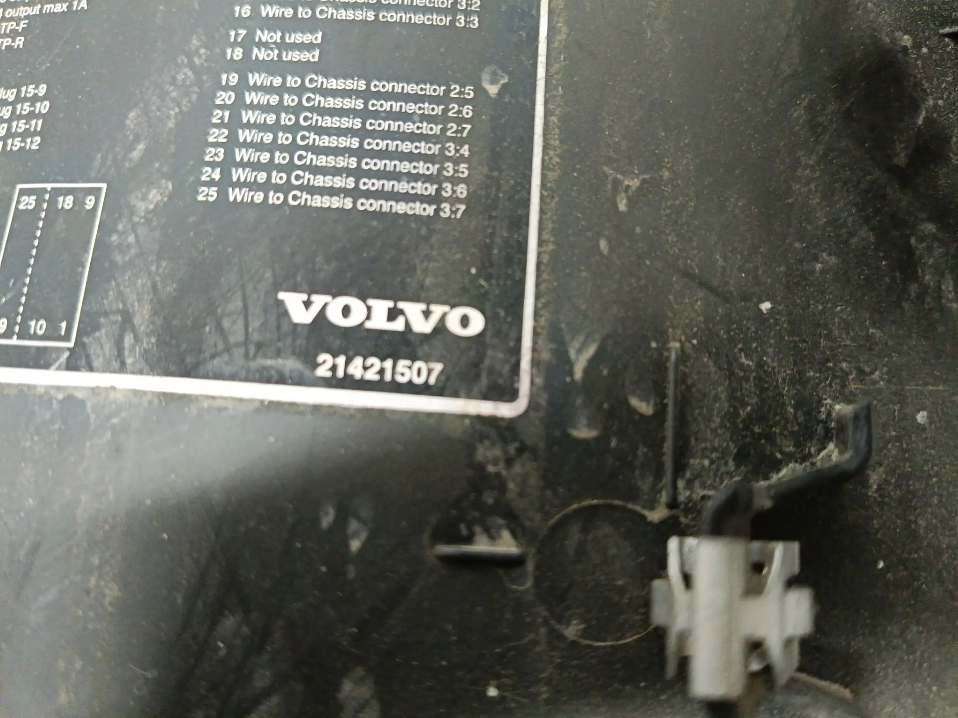 Накладка на торпедо нижняя б/у для Volvo FH 4 - 1