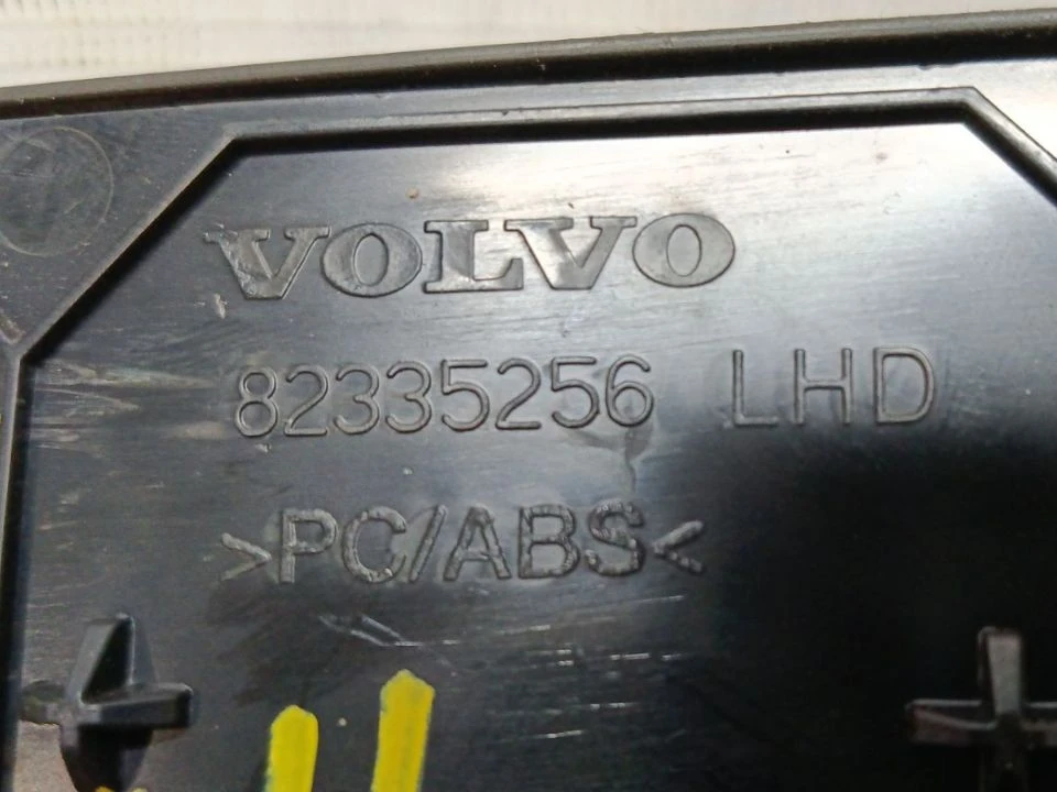 Накладка на панель приборов б/у для Volvo FH 4 - 2