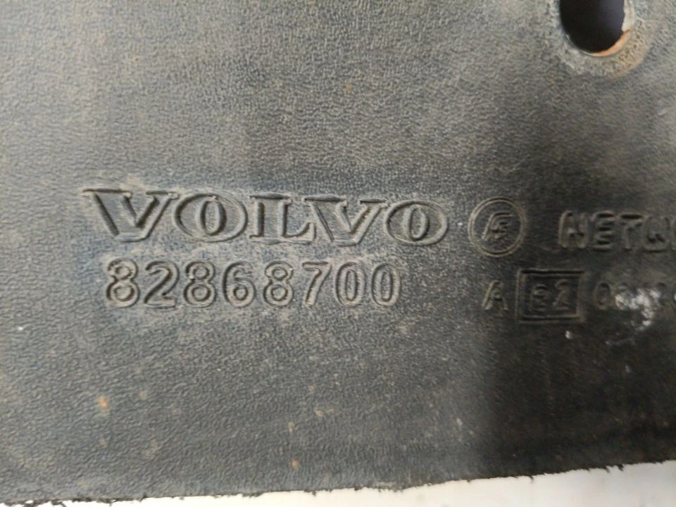 Брызговик передний ( шумоизоляция крыла ) б/у для Volvo FH 4 - 1