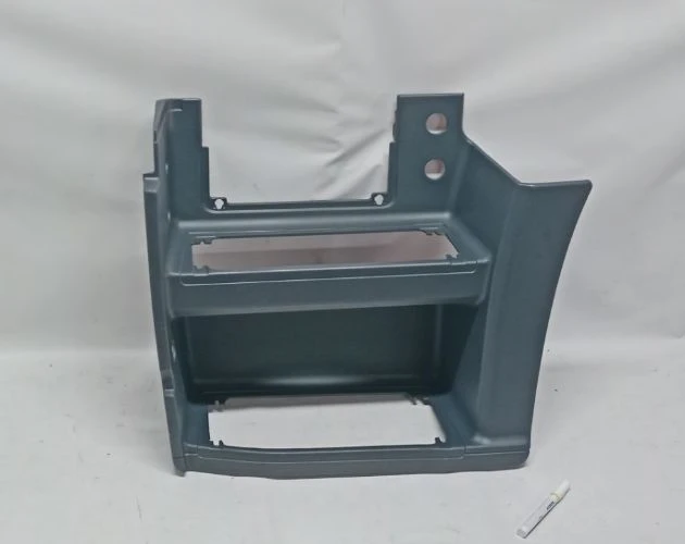 корпус подножки (подножка ступенька )  нижняя лев. нов. \ Подножка кабины MB Actros MP1/MP2 левая нижняя (новый образец)	