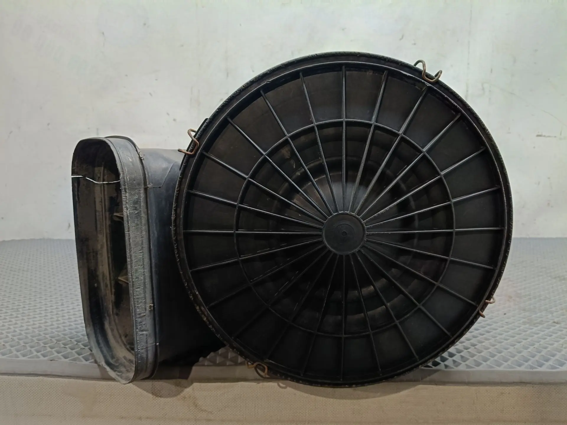 Корпус воздушного фильтра б/у для MAN TGA - 3